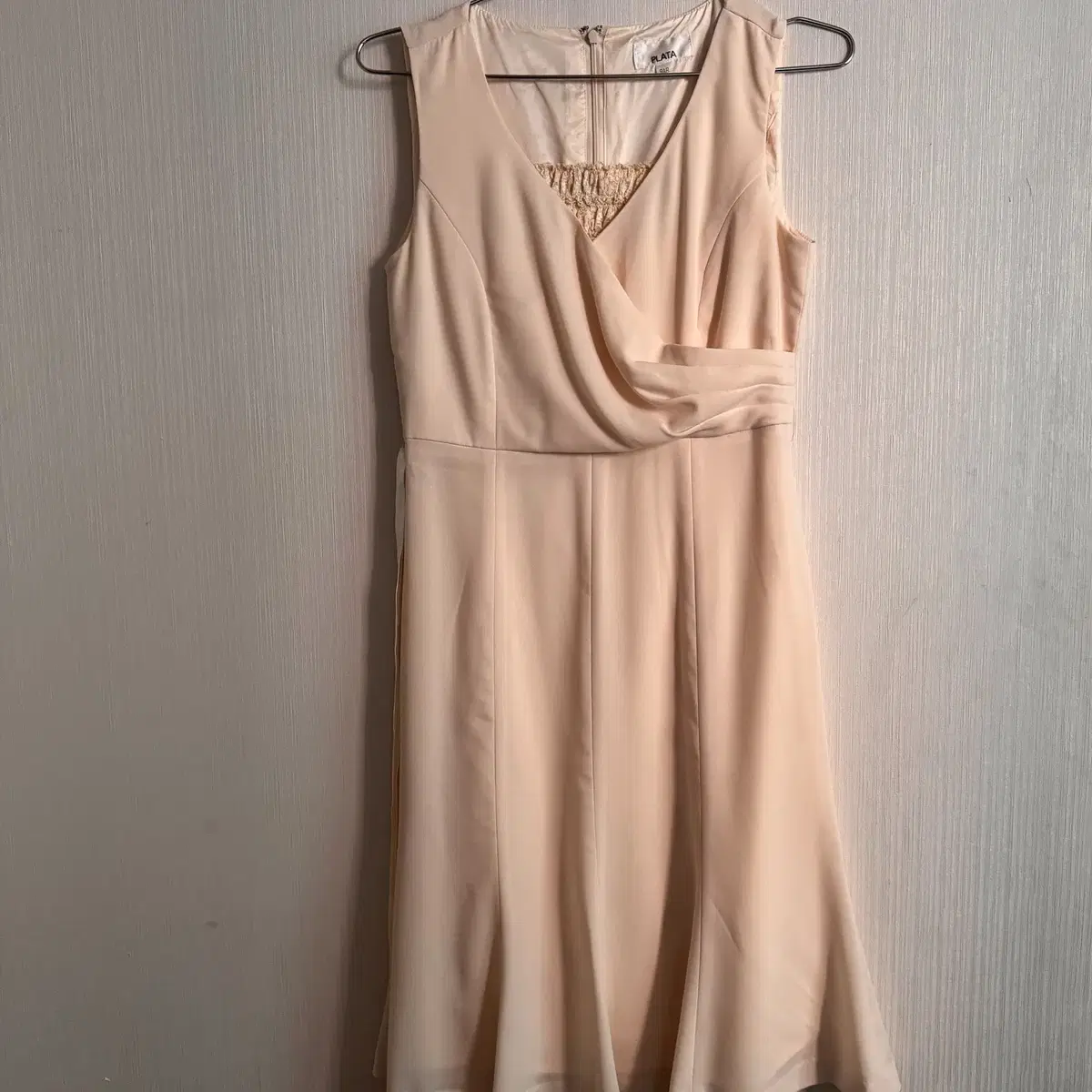 Sleeveless evening onepiece