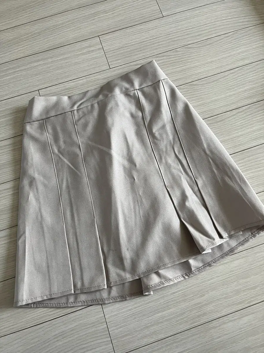 Beige pleated miniskirt