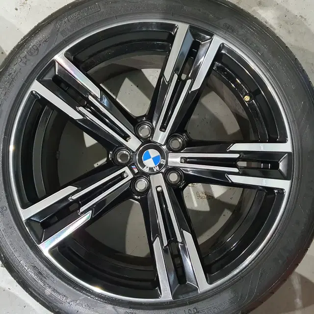 BMW G20 3시리즈 848M 18인치 순정 휠타이어 판매합니다