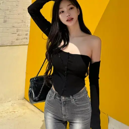 카인다미 오프숄더 티셔츠