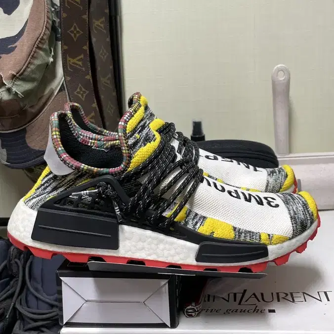 아디다스 x 퍼럴 윌리암스 Hu NMD 사이즈265