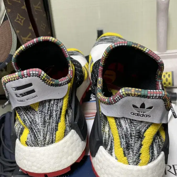 아디다스 x 퍼럴 윌리암스 Hu NMD 사이즈265