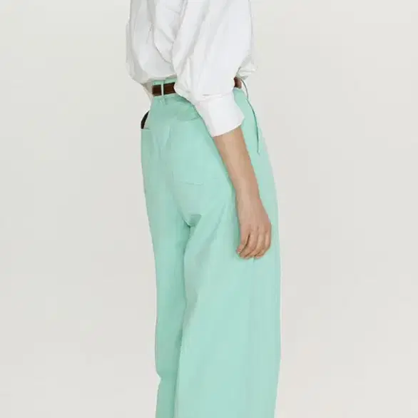 앤유 boramae wide leg trousers 1사이즈 새제품