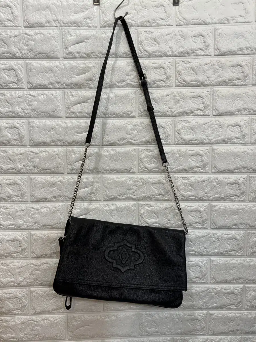 Oyani Chain Crossbody Bag