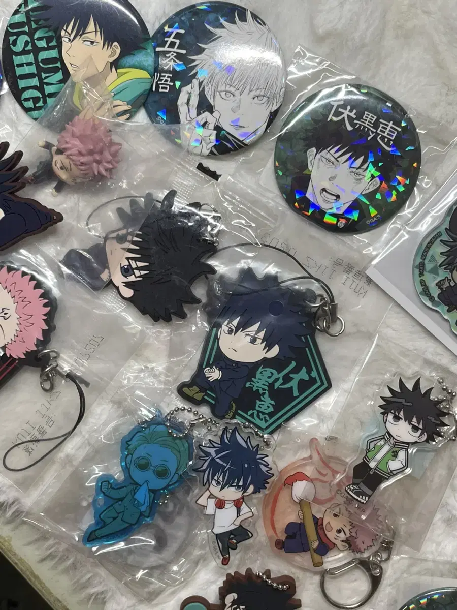 Zuu Spinning Gojo Megumi Itadori Sukuna Badge keyring etc.