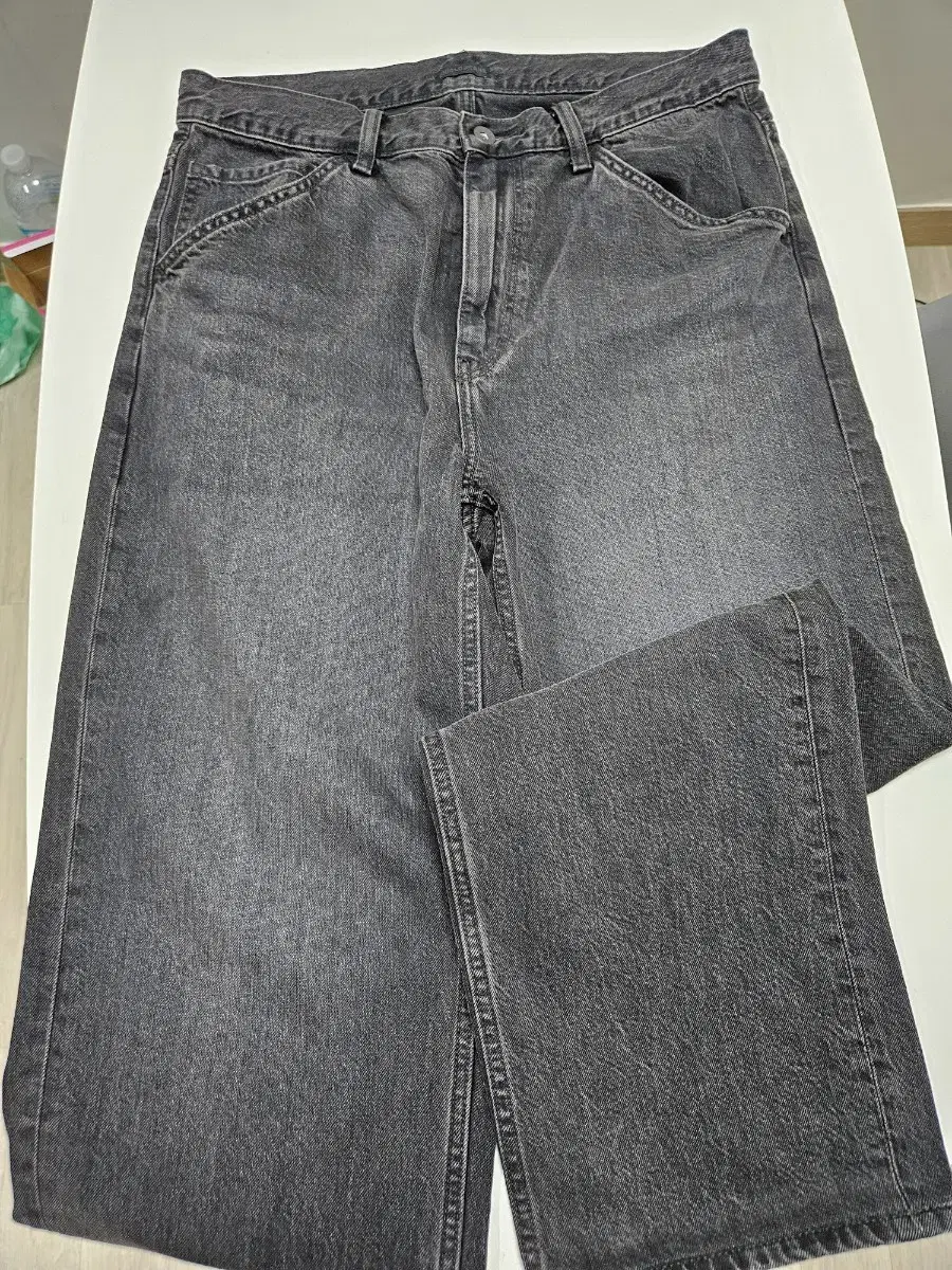 Uniqlo gray jeans (waist approximately 43 cm)