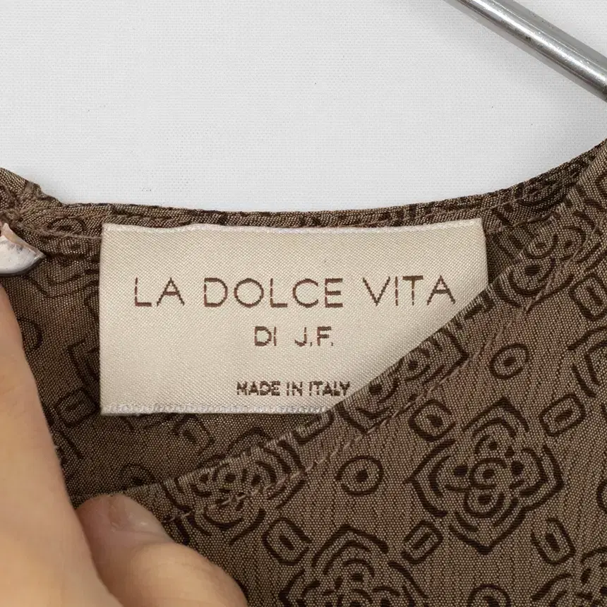 e0121 la dolce vite (size: F, italy)블라우스