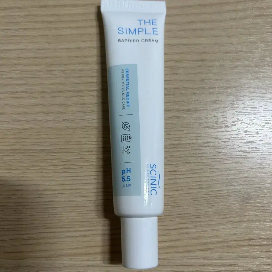 미개봉 새상품 싸이닉 더심플 약산성 저자극 베리어 크림 40ml