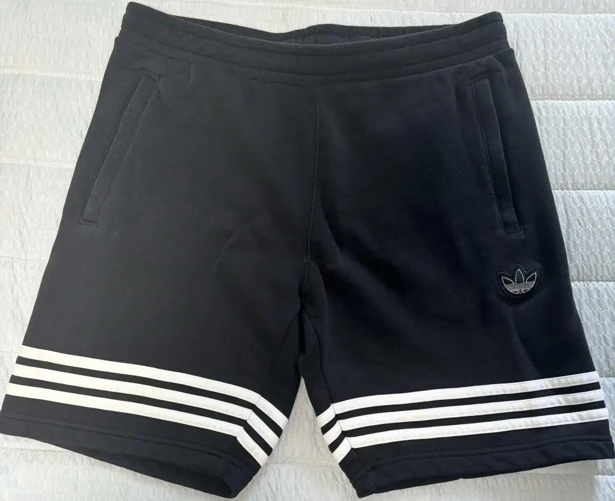 105) Adidas Samsun Short Pants