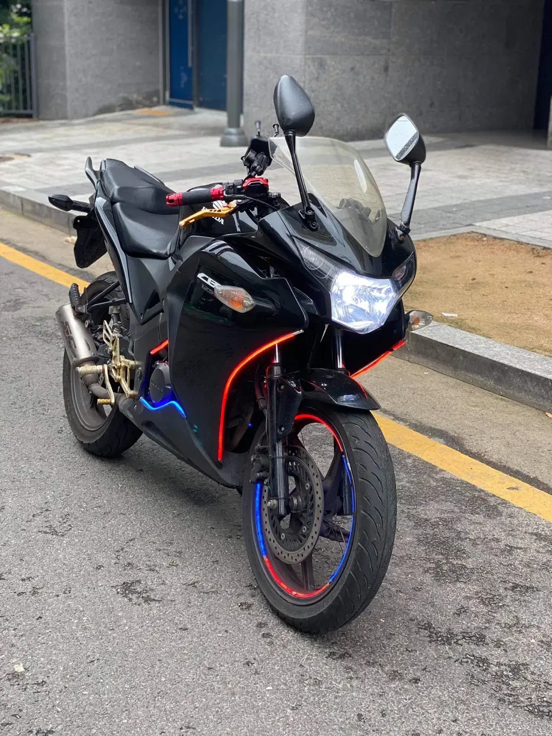 CBR125 15년형 sc머플러, 불바퀴 튜닝차량 최저가 판매합니다.