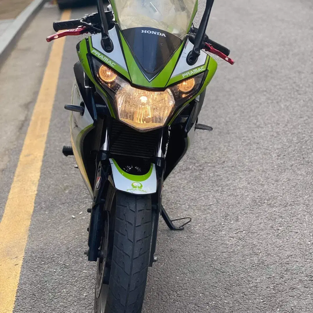 CBR125 16년 프라막데칼 아크라풀배기 구변차량 판매합니다.