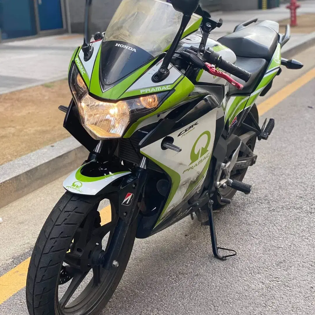 CBR125 16년 프라막데칼 아크라풀배기 구변차량 판매합니다.