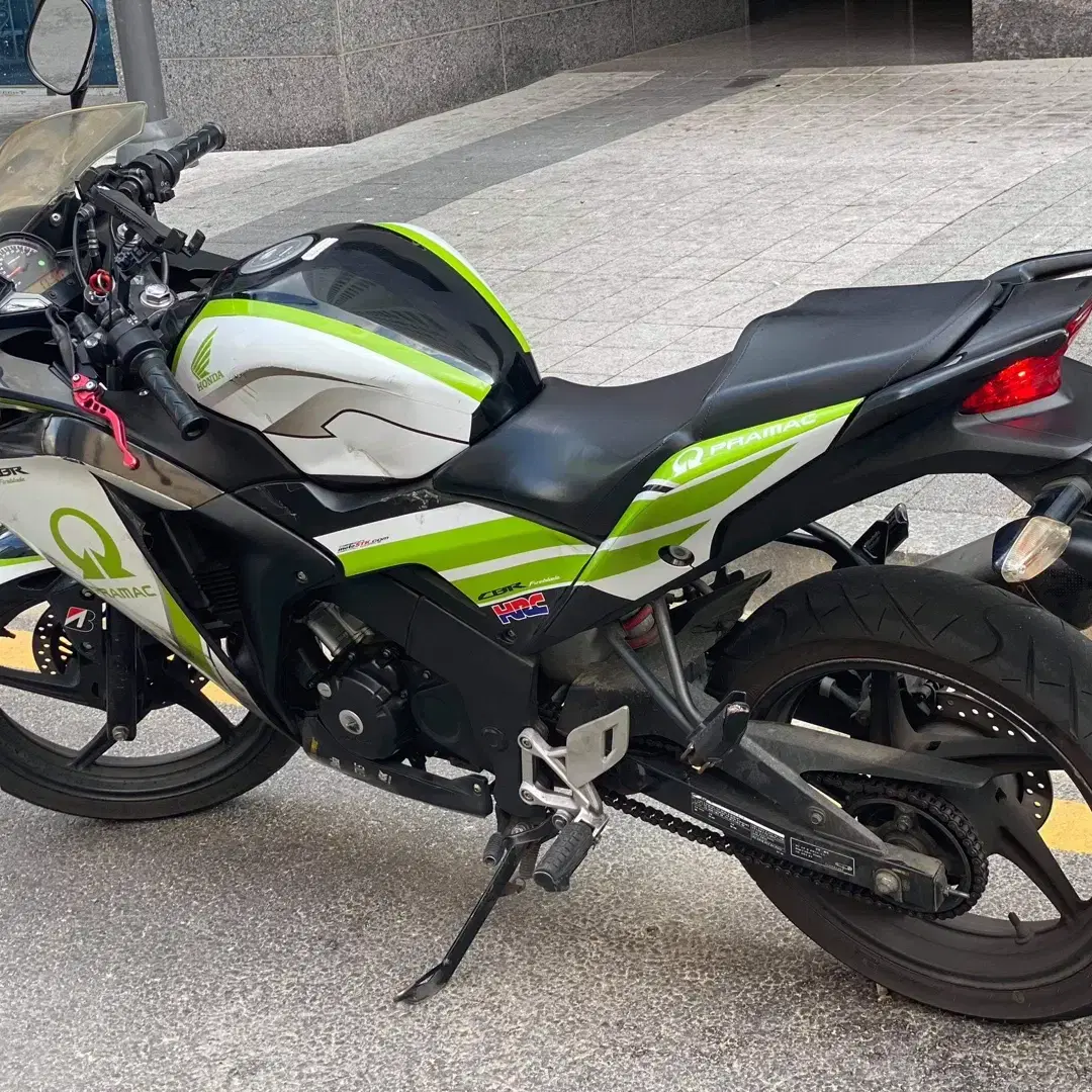 CBR125 16년 프라막데칼 아크라풀배기 구변차량 판매합니다.