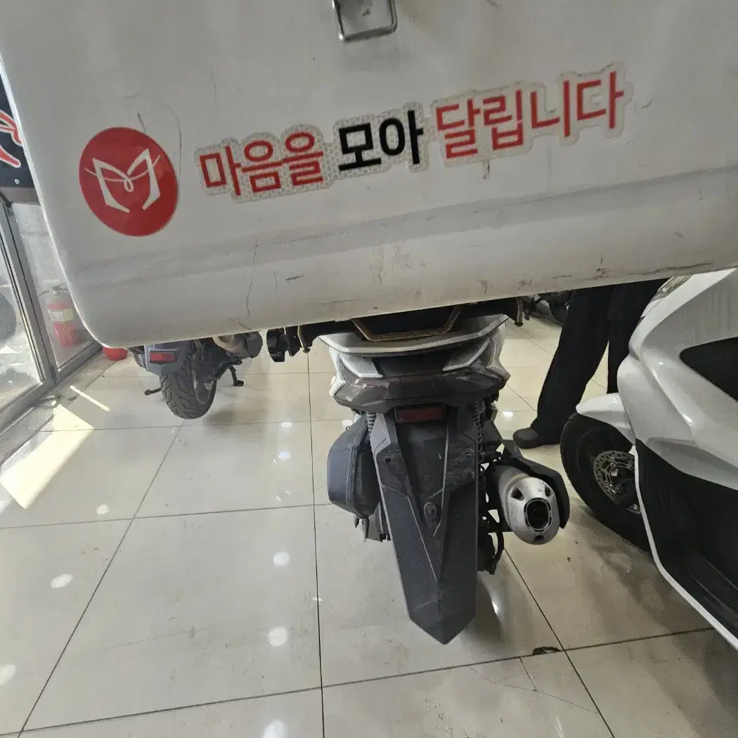 pcx 21년식 흰색 13번