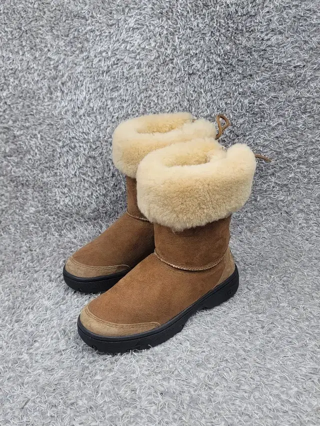 정품] UGG 어그 양털 부츠 US5W 225 상태 아주 좋음