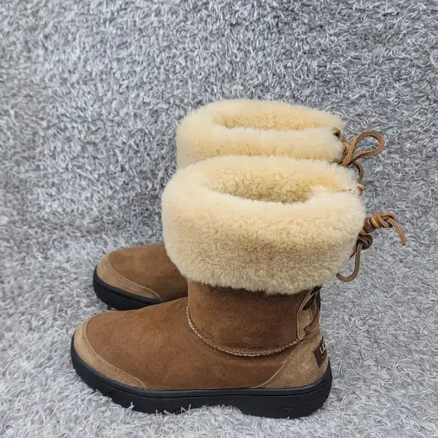 정품] UGG 어그 양털 부츠 US5W 225 상태 아주 좋음