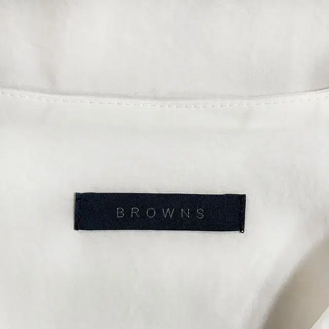 BROWNS 화이트 펀칭 레이스 카라 태슬 블라우스