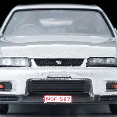 1:64 토미카 리미티드 빈티지 네오 닛산 스카이라인 GT-R (R33)