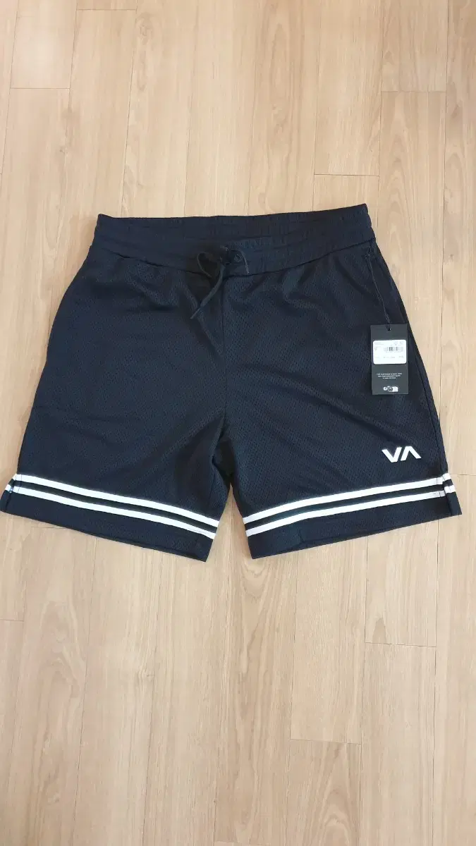 RVCA 트레이닝반바지