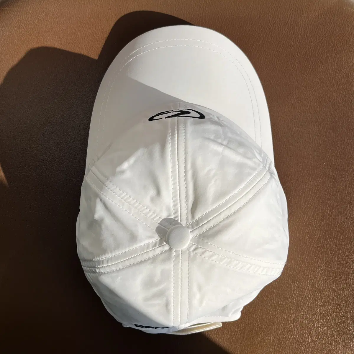 LEXUS white poly cap