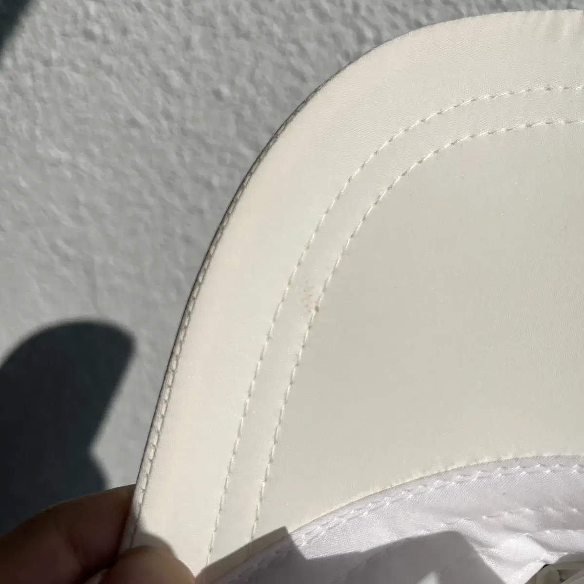 LEXUS white poly cap