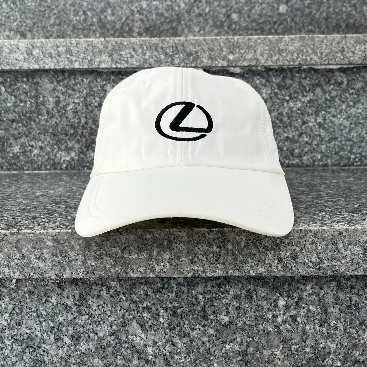 LEXUS white poly cap