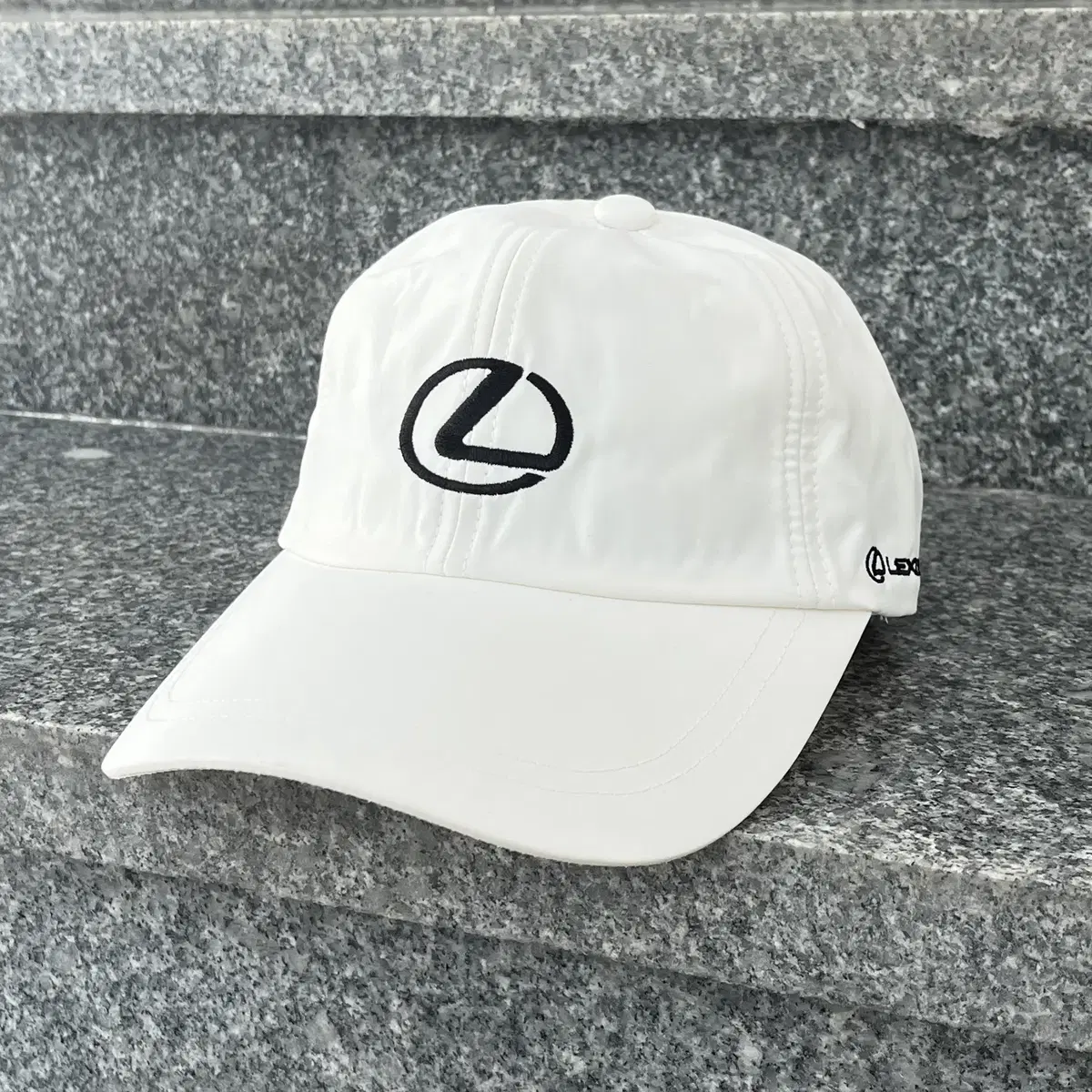 LEXUS white poly cap