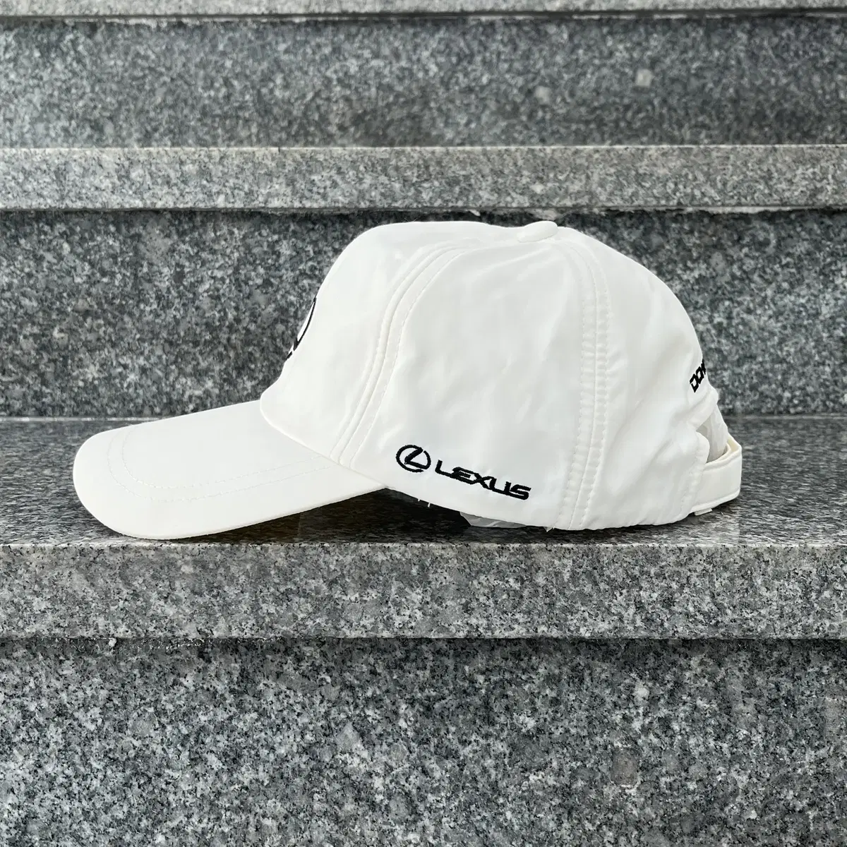 LEXUS white poly cap