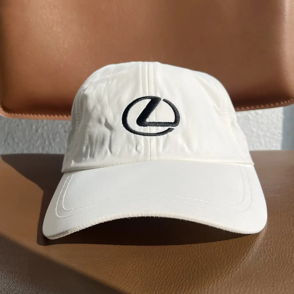 LEXUS white poly cap