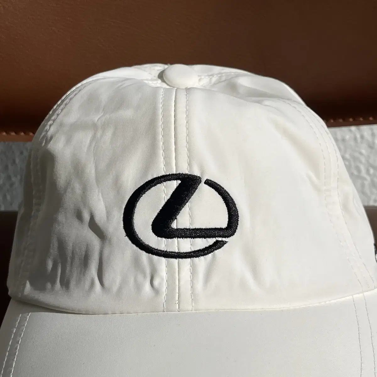 LEXUS white poly cap