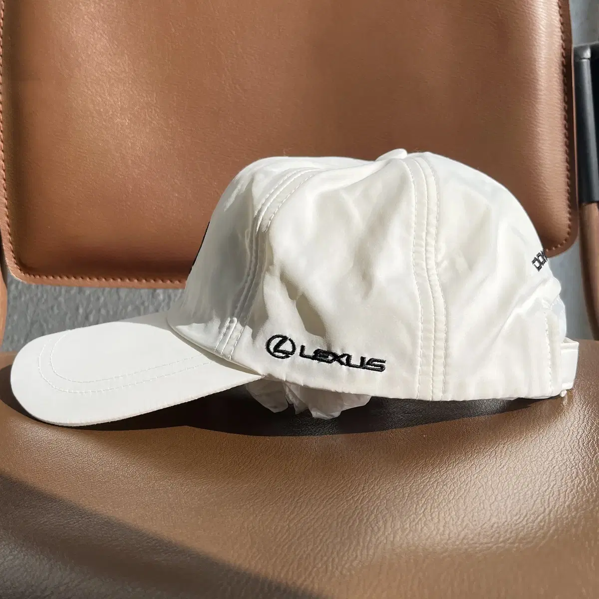 LEXUS white poly cap