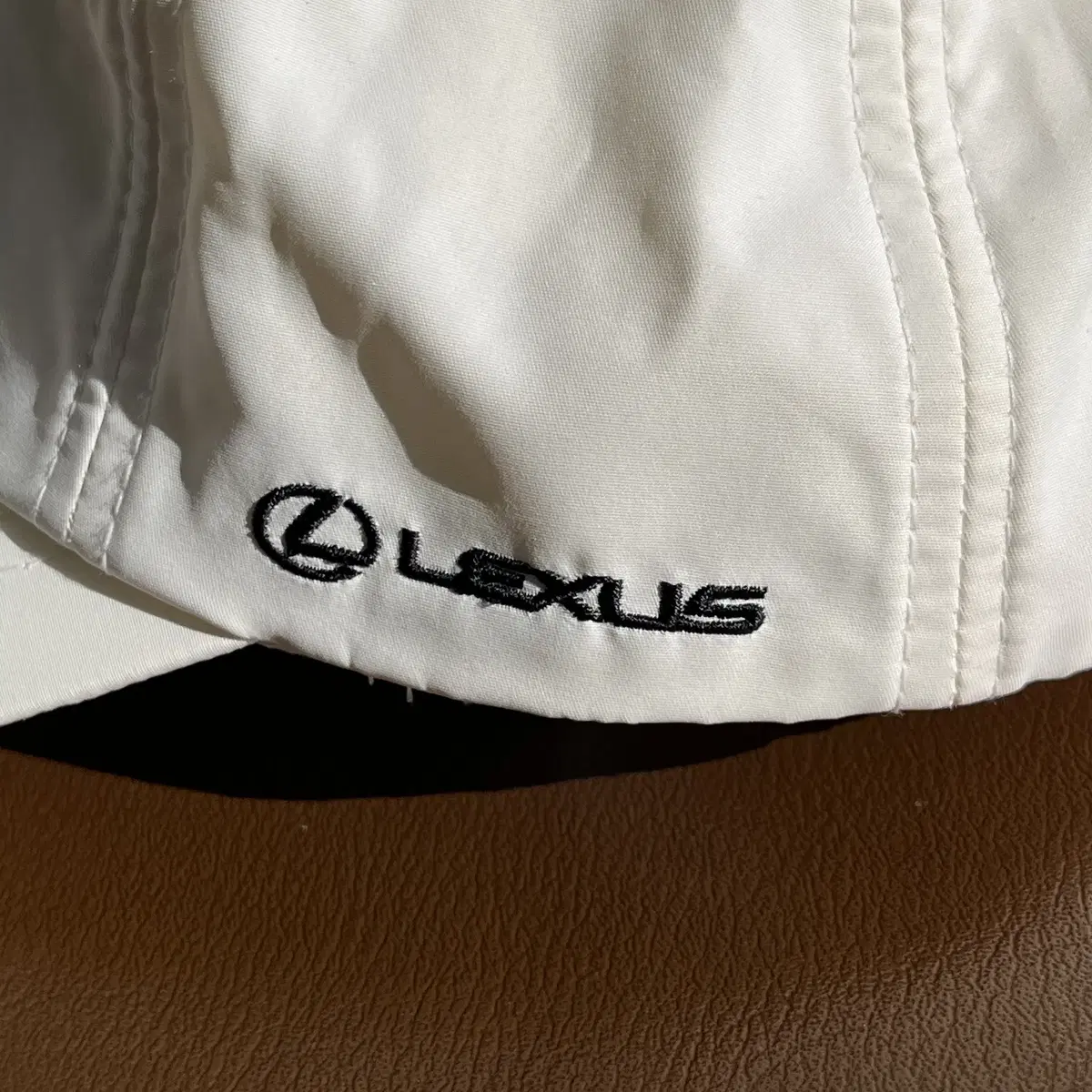 LEXUS white poly cap