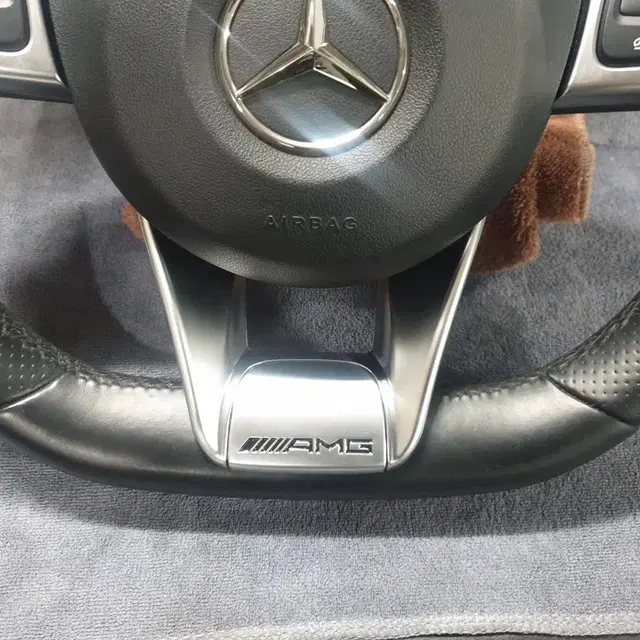 벤츠정품 AMG핸들 C63AMG 차량에서 탈거했습니다