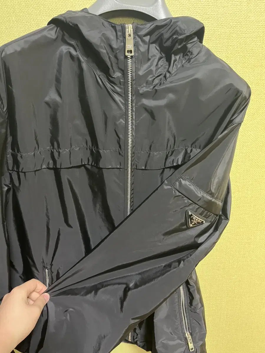 Prada Windbreaker (105-110)