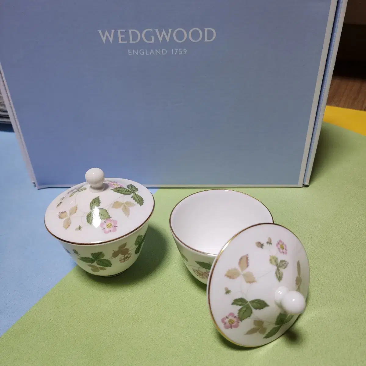 웨지우드 WEDGWOOD 와일드스트로베리 오리엔탈 티컵세트