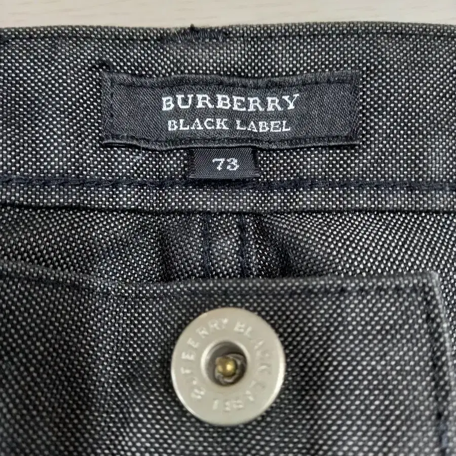 28 BURBERRY BlackLabel 리오셀 일자진 블랙 28-751