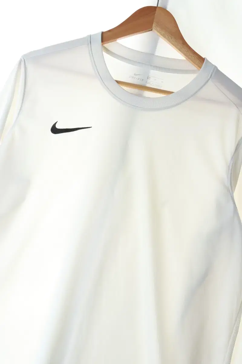 (XL) Nike Long Sleeve T-Shirt White Functional Training Limited Edition - C9CE