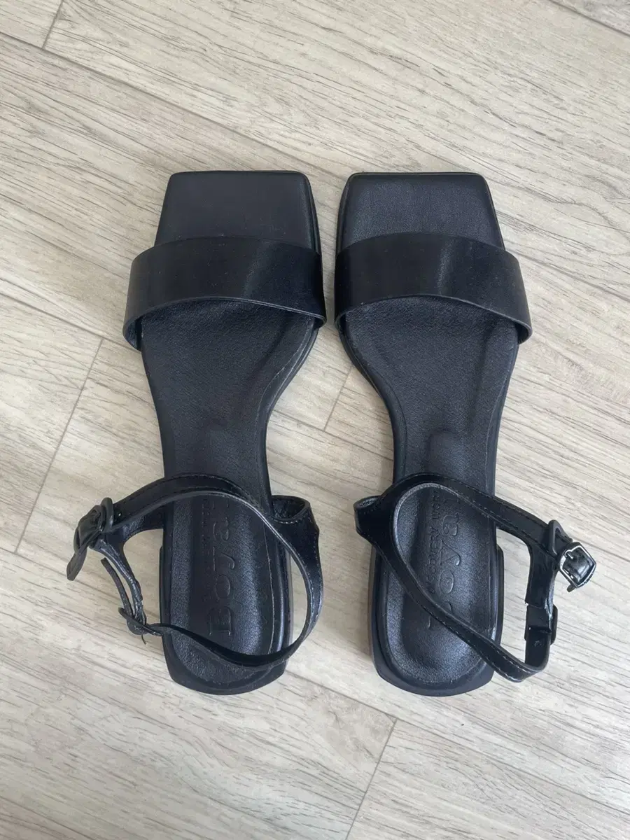 Mubei Square Strap Sandals 230 Sample for shooting