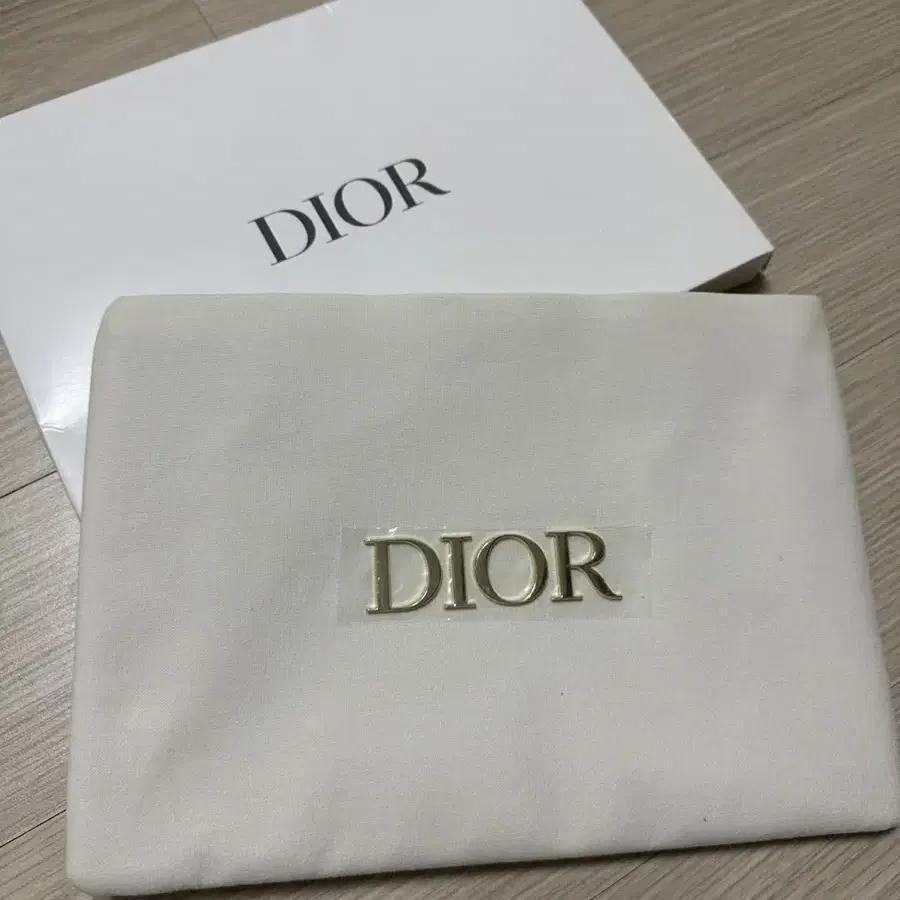 DIOR 디올 바디 크림, 파우치 판매합니다