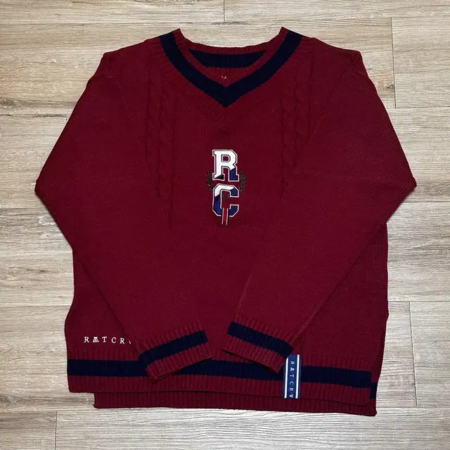 로맨틱크라운 니트 RC V Neck Knit_Burgundy 단종의류