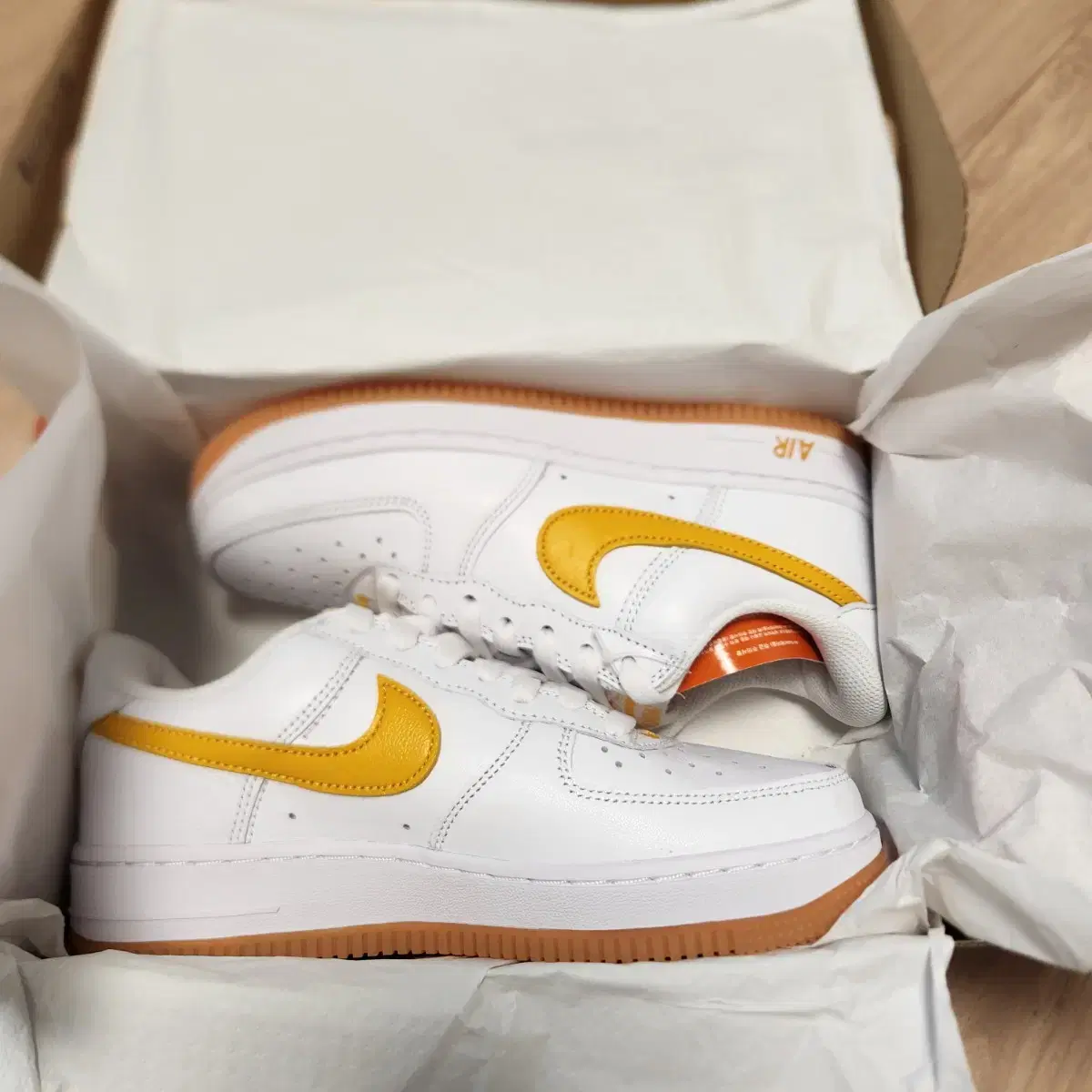 (Unworn Full Box) Nike Air Force 1 Low Retro QS 235