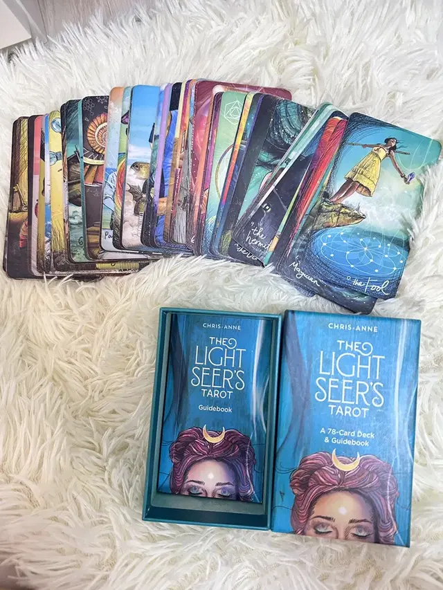 정품 Light Seer's Tarot  라이트 씨어즈 타로카드 팝니다