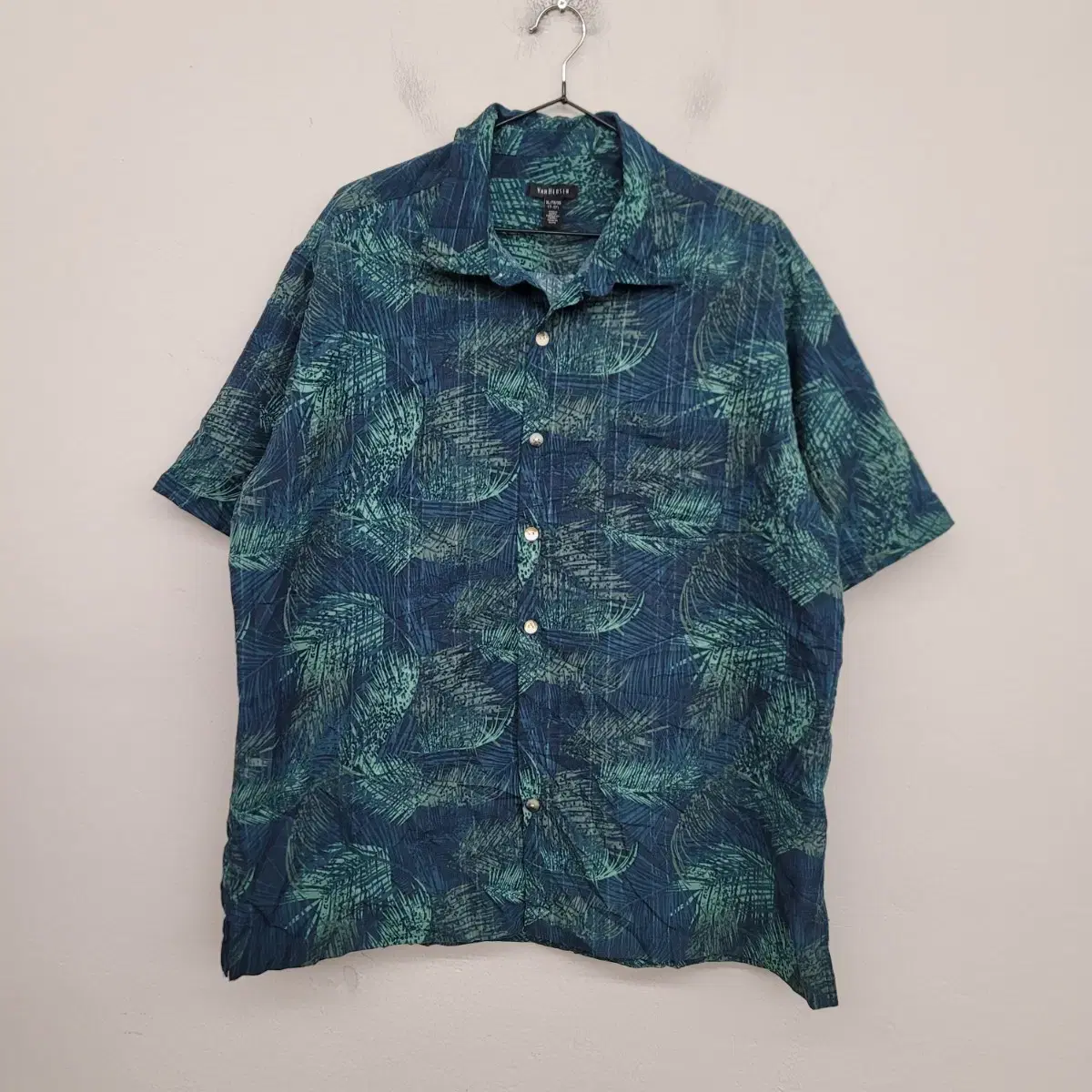 [110/XXL] VAN HEUSEN Hawaiian shirt for sale.