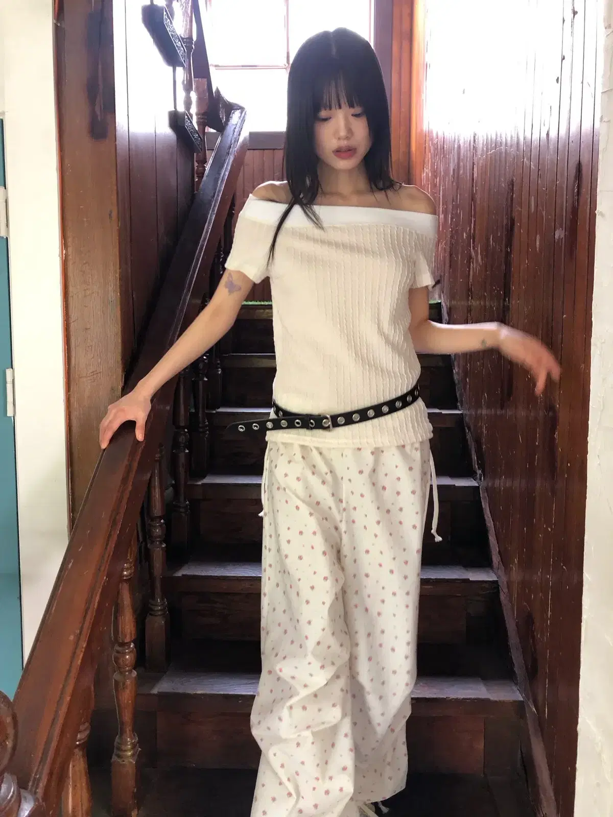 String loose fit, oversized wide pants, flower pattern, two-color gopcore look, flower look