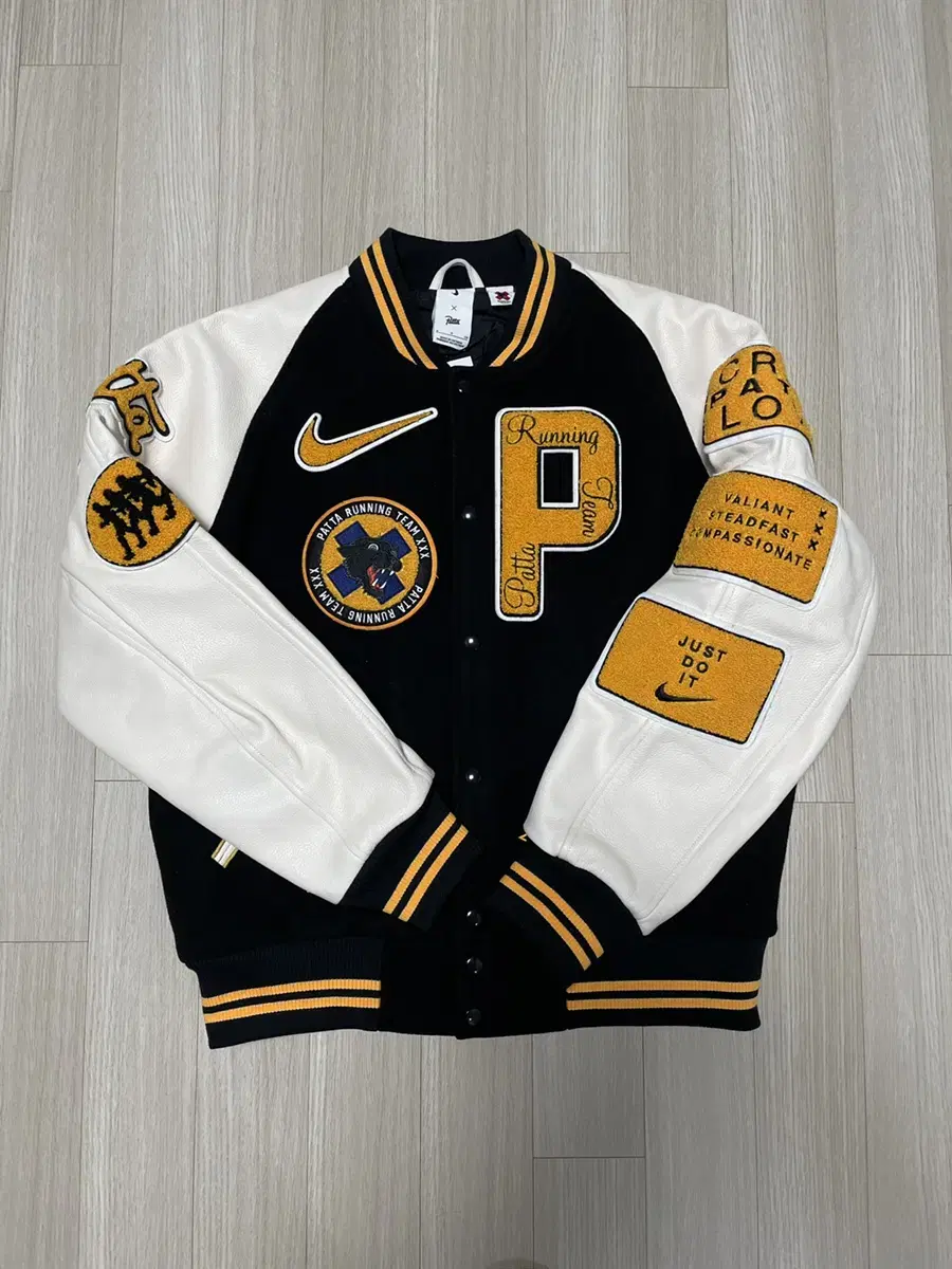 Nike Fata Varsity Jacket size S sells