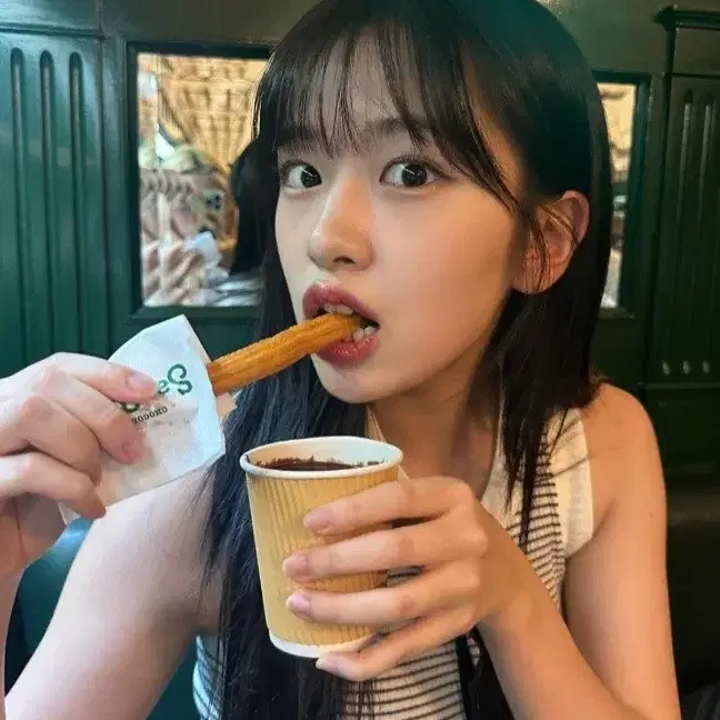 안유진 포카 교환받아요!