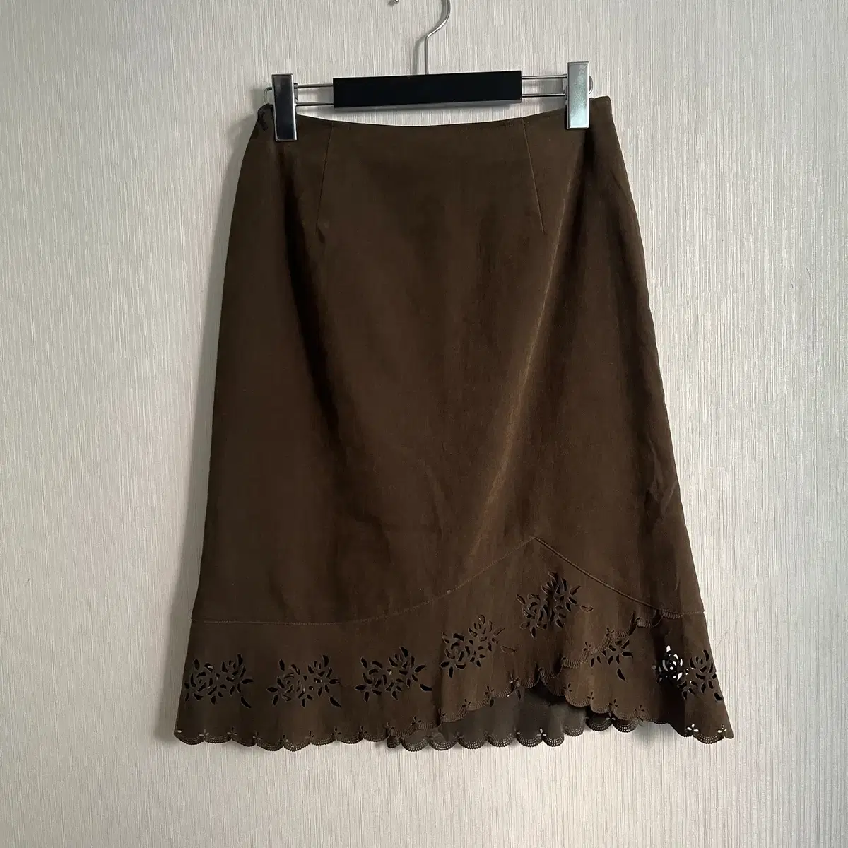 Punching suede midi skirt