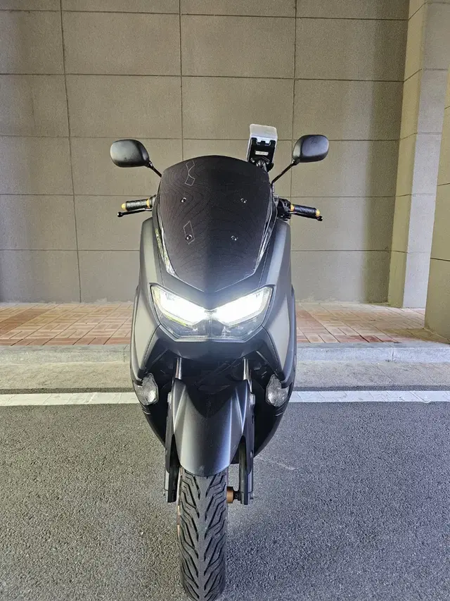 2023년식 야마하 NMAX125 무광검정 색상 판매합니다 .