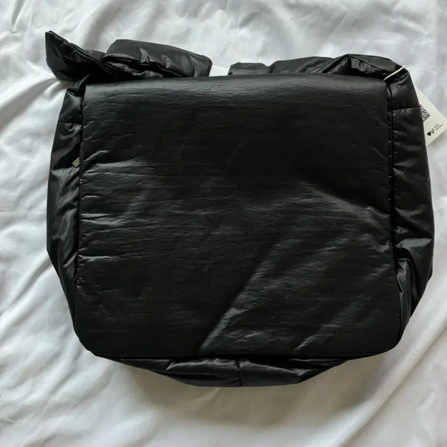 조셉앤스테이시 메신저백 / Pebble Messenger Bag Onyx