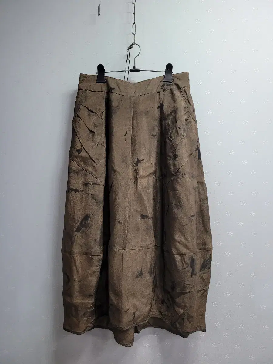 66-77) Silk skirt